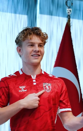 samsunspor haber. Samsunspor'da Oskar Ohlenschlaeger’den ilk mesaj: “Ben yeni Holse değilim”