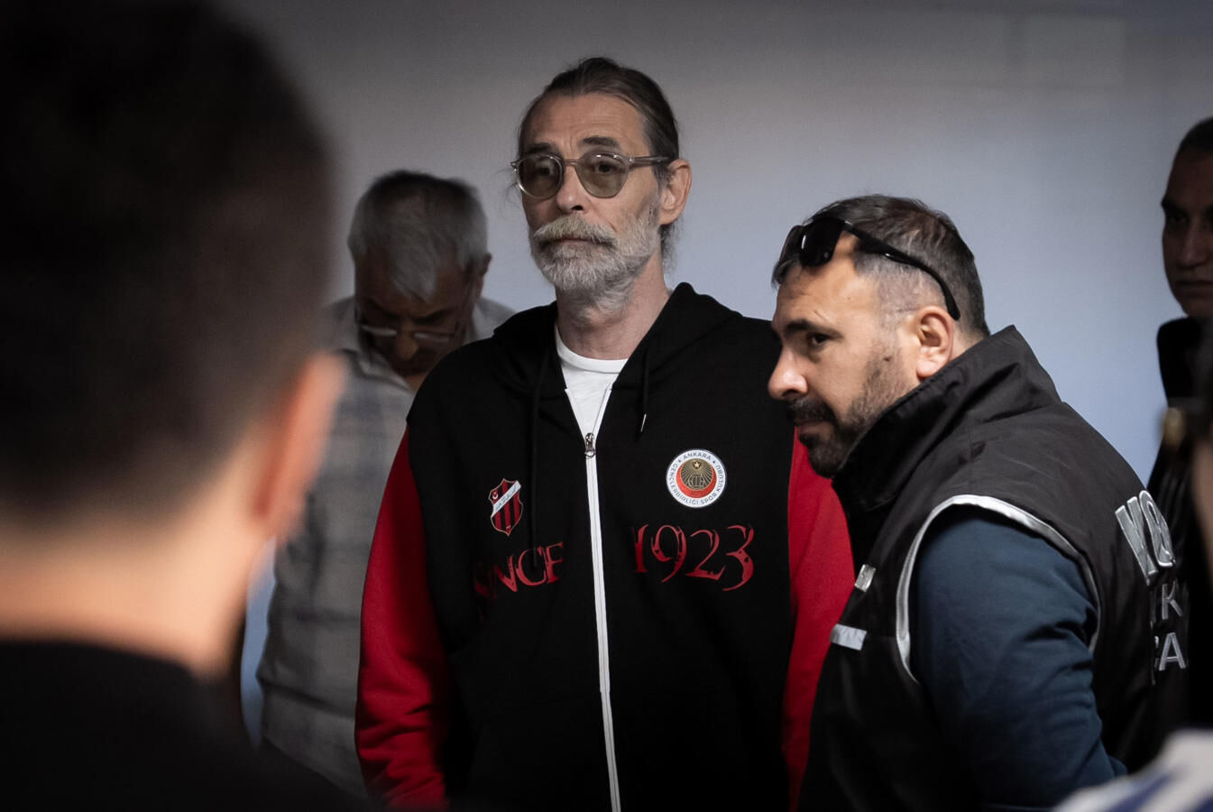 Erdal Beşikçioğlu dahil 44 kişiye tutuklama talebi!