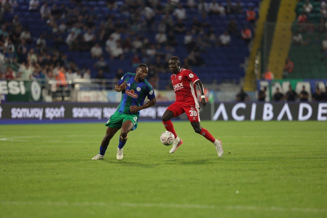 samsunspor haber Samsunspor Rize deplasmanını 2 golle geçti!