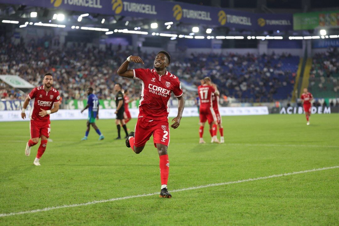samsunspor haber Samsunspor Rize deplasmanını 2 golle geçti!