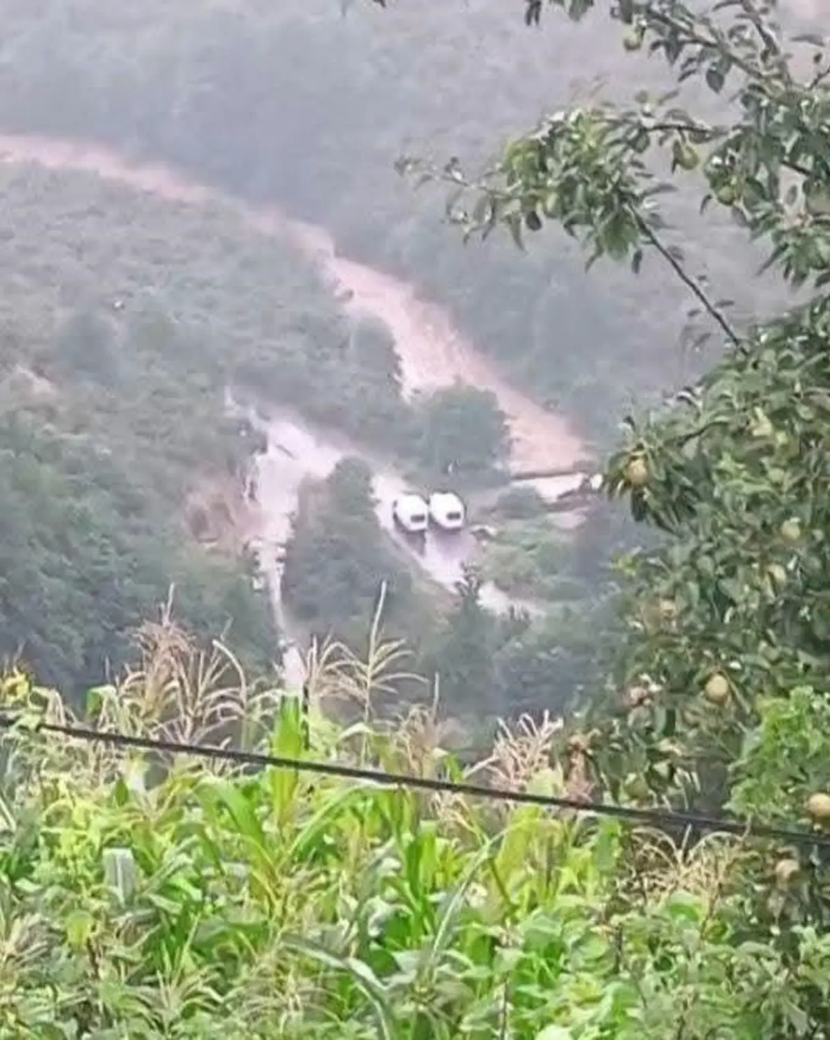 Karadeniz'de korkutan sel! Anne ve 2 kızı kayıp