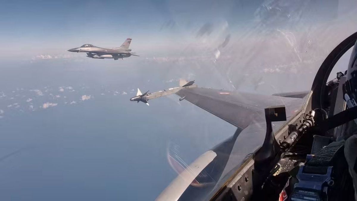 Türk F-16'ları Karadeniz semalarında! MSB'den dikkat çeken paylaşım