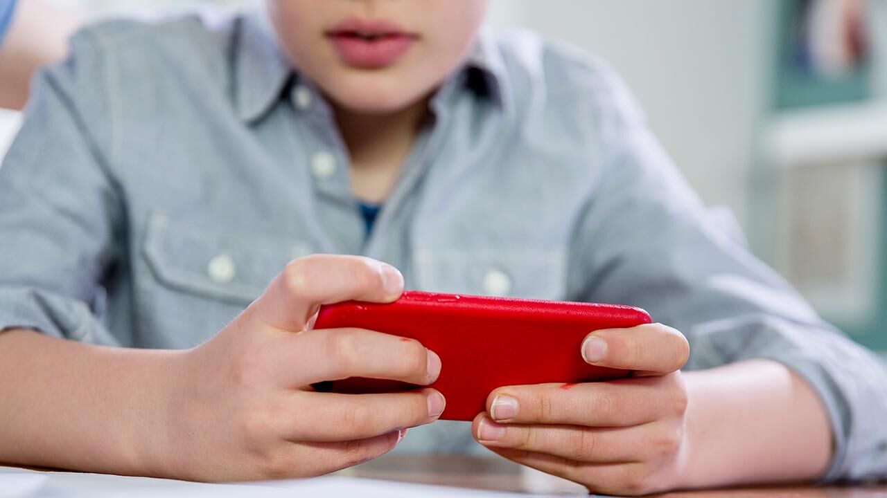 Okullarda telefon dönemi kapanıyor! Öğretmenler de dahil