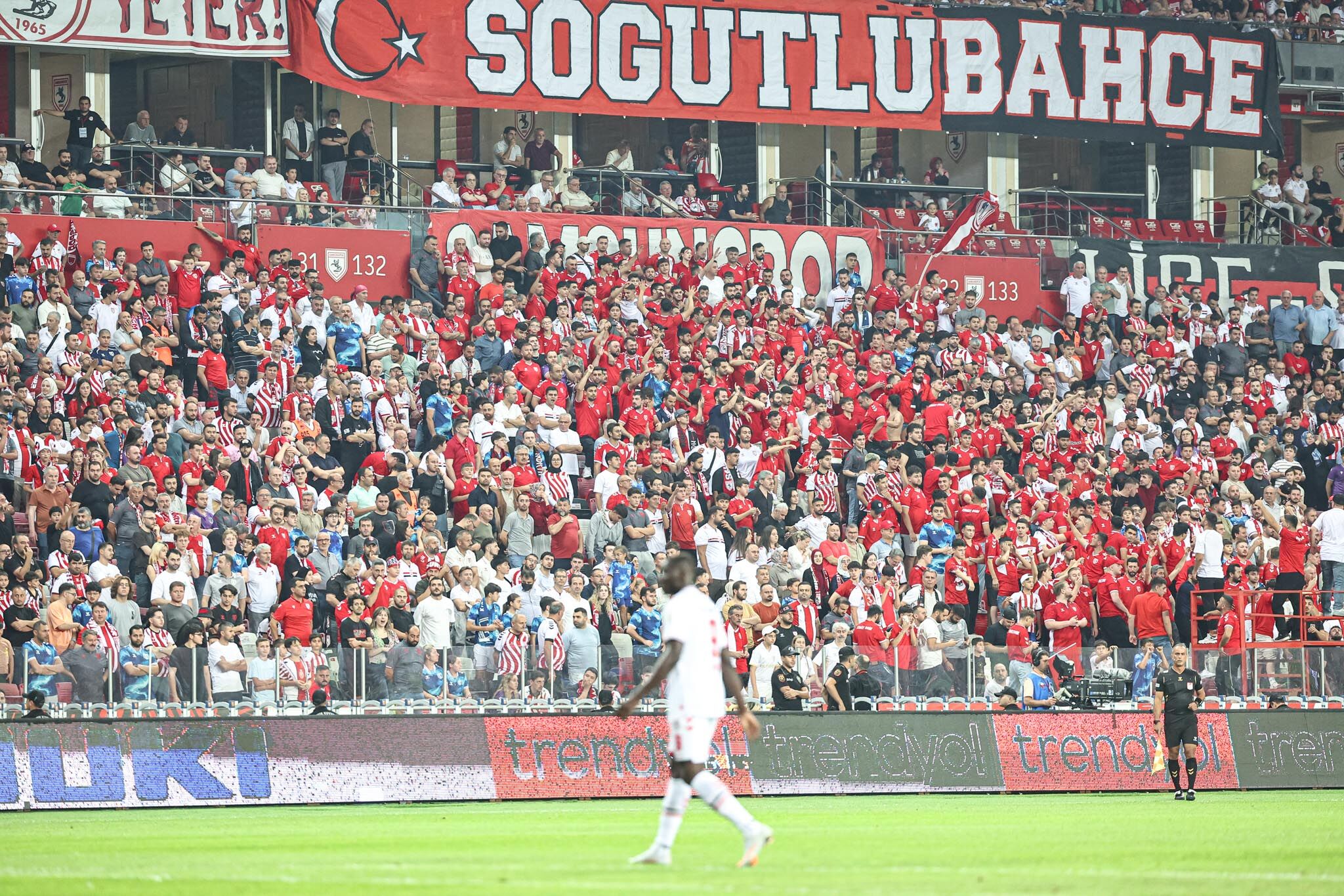 SAMSUNSPOR HABER: Samsunspor taraftarı ilk haftaya damga vurdu! İşte tribün rakamı