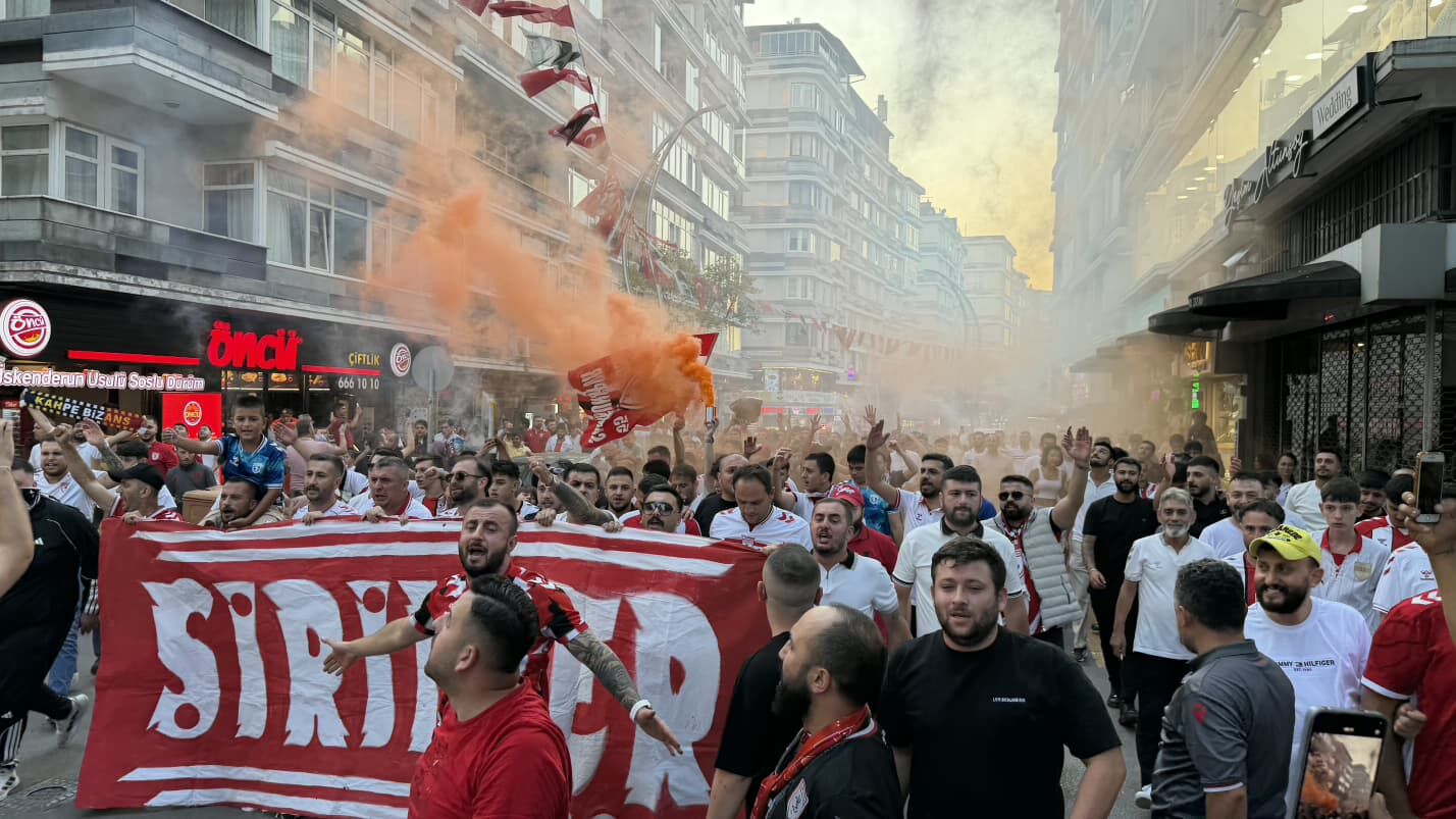 Samsunspor Haber: Samsun maç öncesi kırmızı-beyaza büründü!