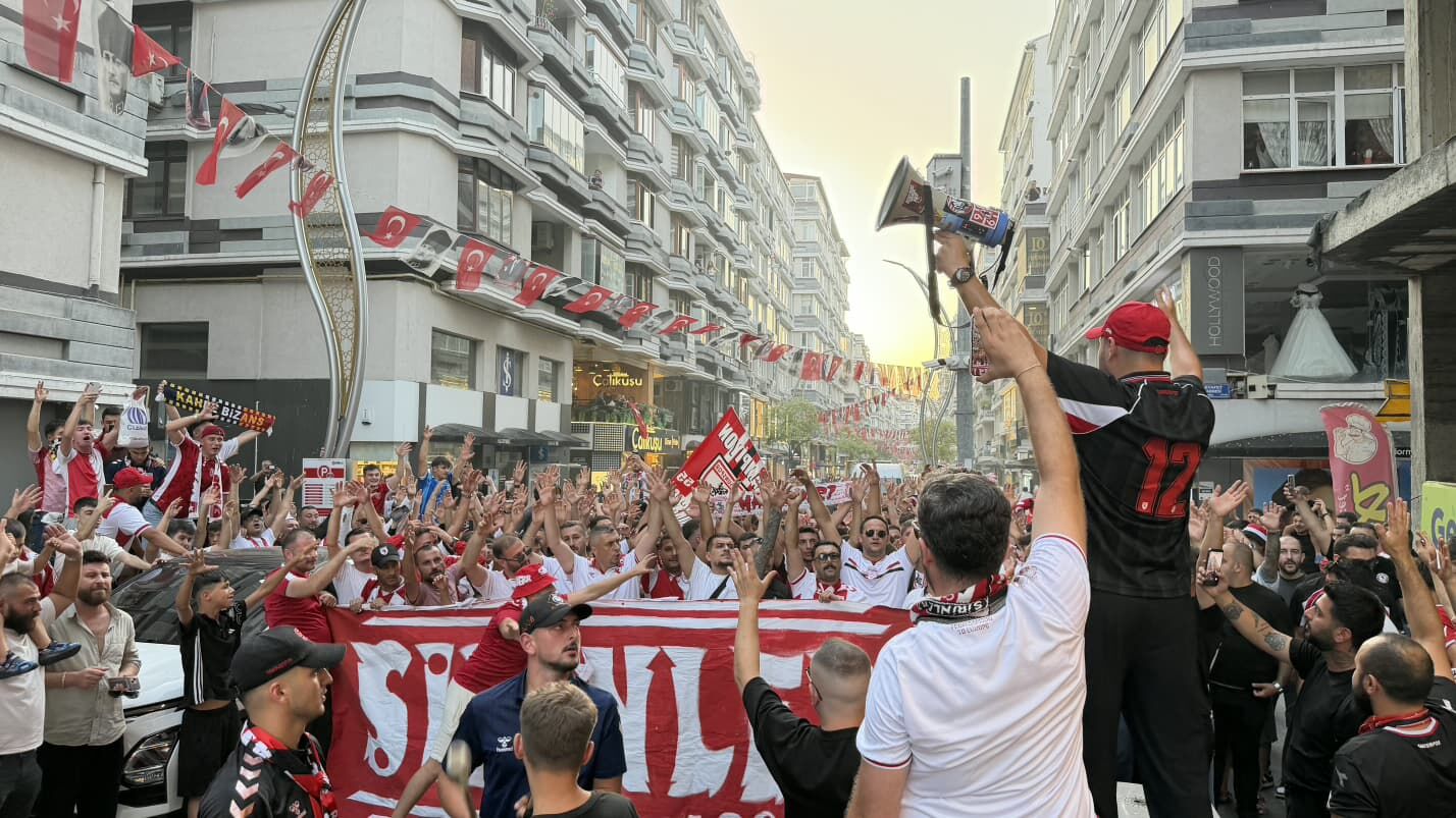 Samsunspor Haber: Samsun maç öncesi kırmızı-beyaza büründü!