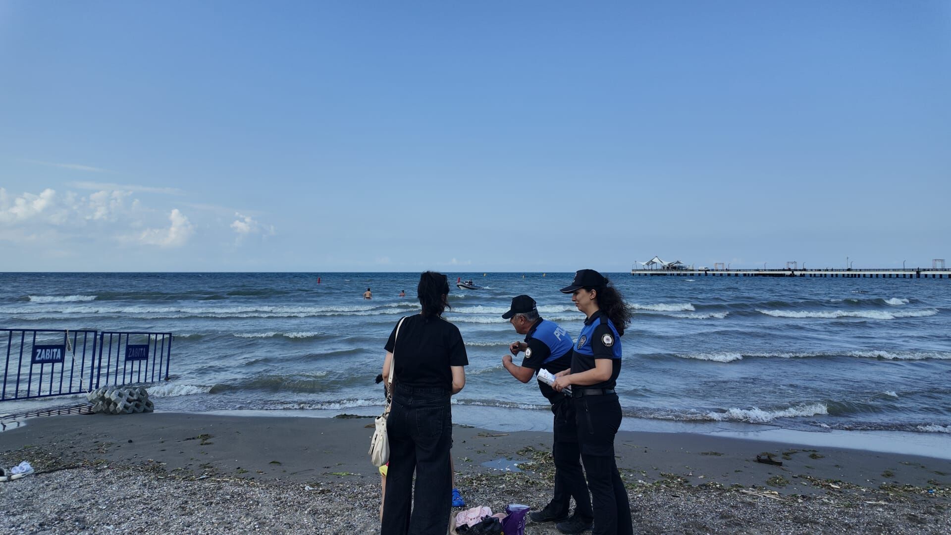 Samsun Haber. Samsun sahillerinde dikkat! Polis tek tek uyardı