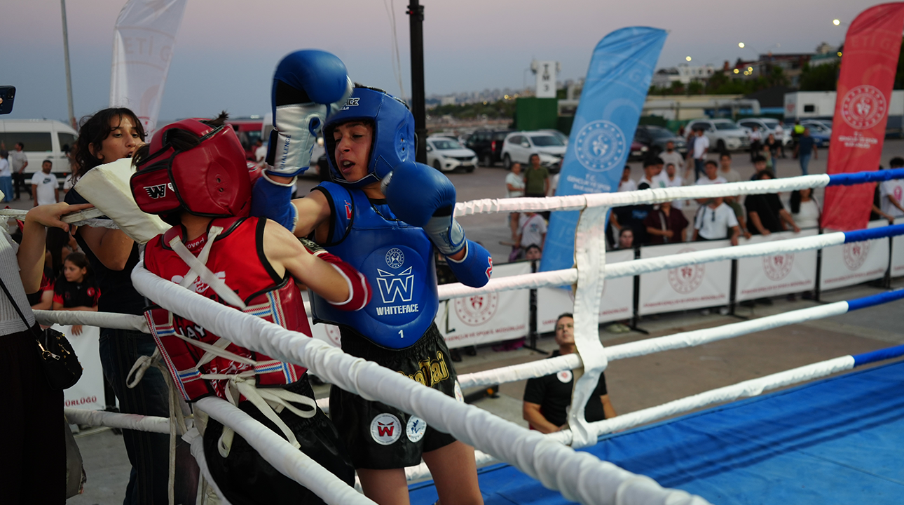 Samsun’da 12 ilden 350 sporcu Muay Thai için buluştu