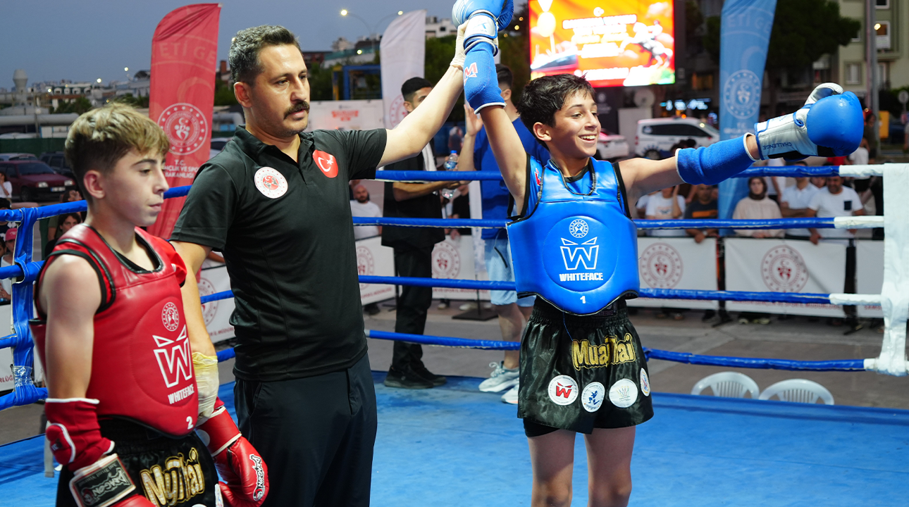 Samsun’da 12 ilden 350 sporcu Muay Thai için buluştu