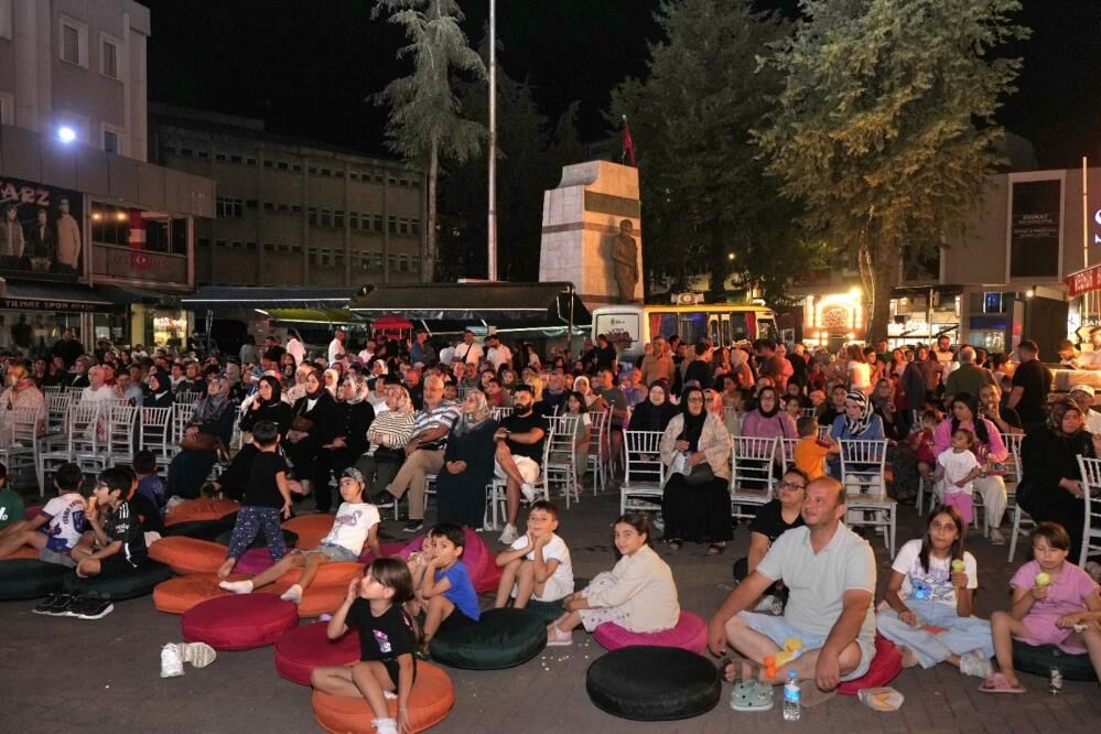 Samsun Haber: Samsun'da açık hava sineması keyfi başladı! 17 ilçeyi gezecek