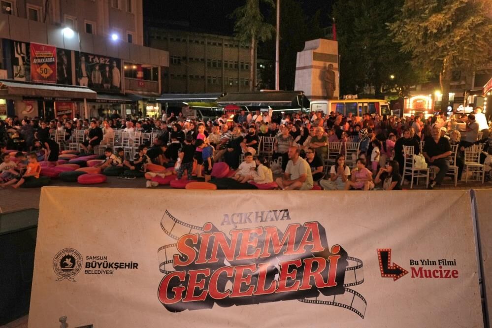 Samsun Haber: Samsun'da açık hava sineması keyfi başladı! 17 ilçeyi gezecek