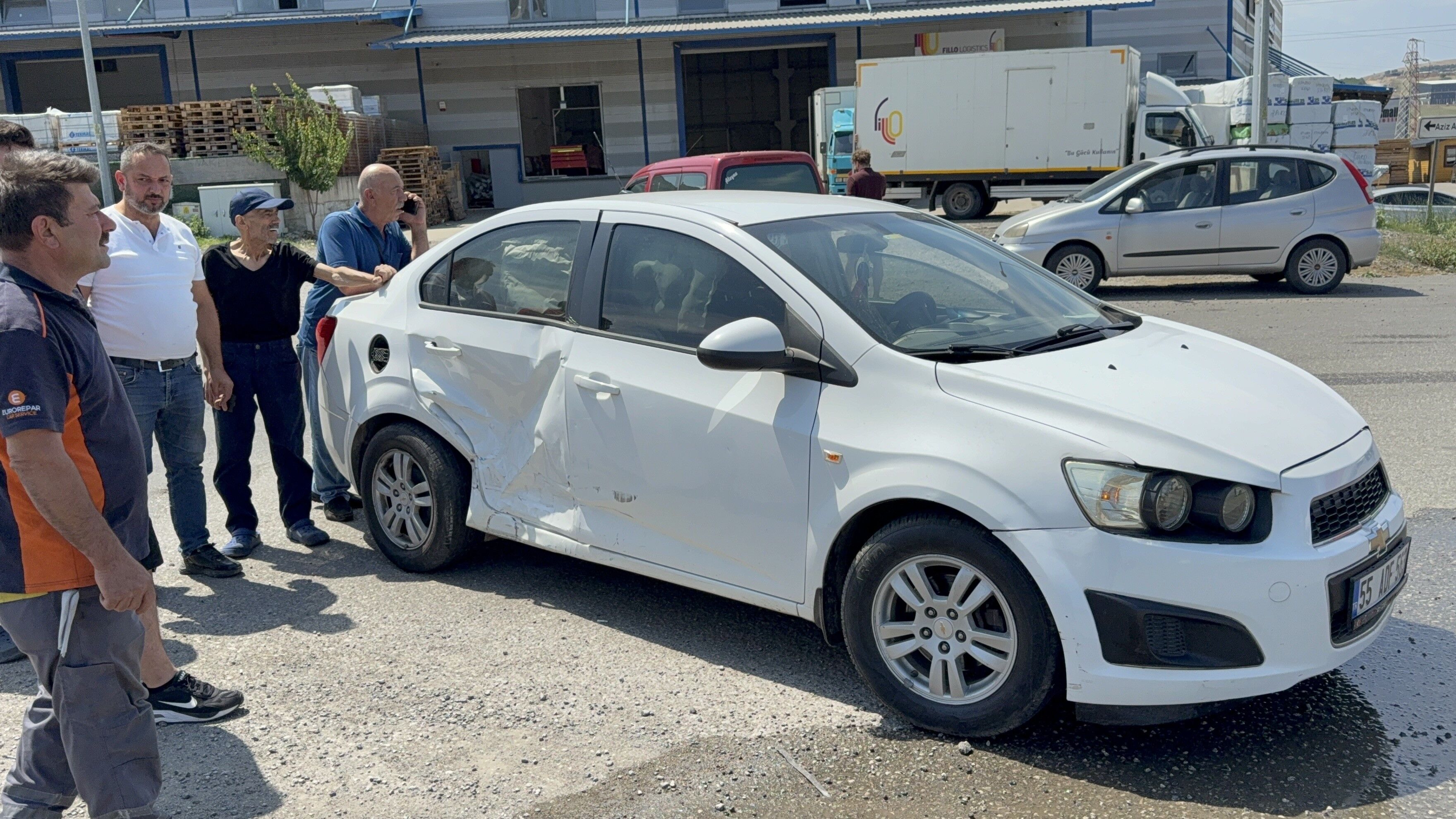 Samsun Haber. Samsun’da kavşakta korkutan kaza! İki otomobil çarpıştı