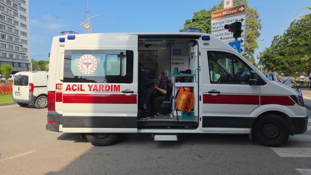 Samsun Haber: Samsun’da korkutan kaza! Otomobil arada sıkıştı