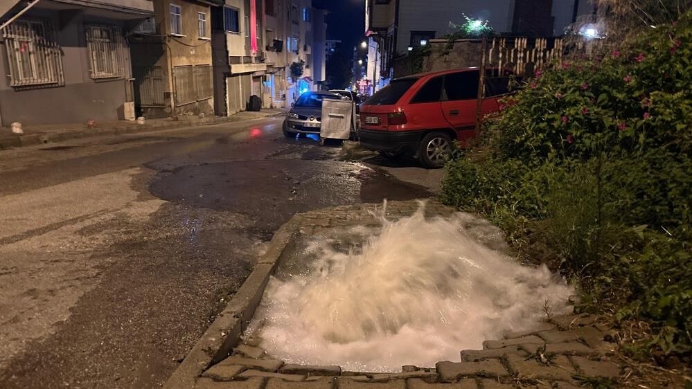 Samsun Haber: Samsun’da su borusu patladı! Cadde göle döndü