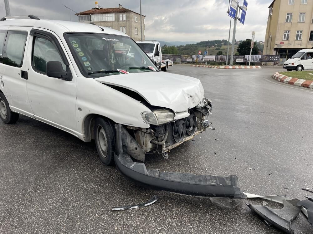 Samsun Haber: Samsun'da traktörle ticari araç çarpıştı!