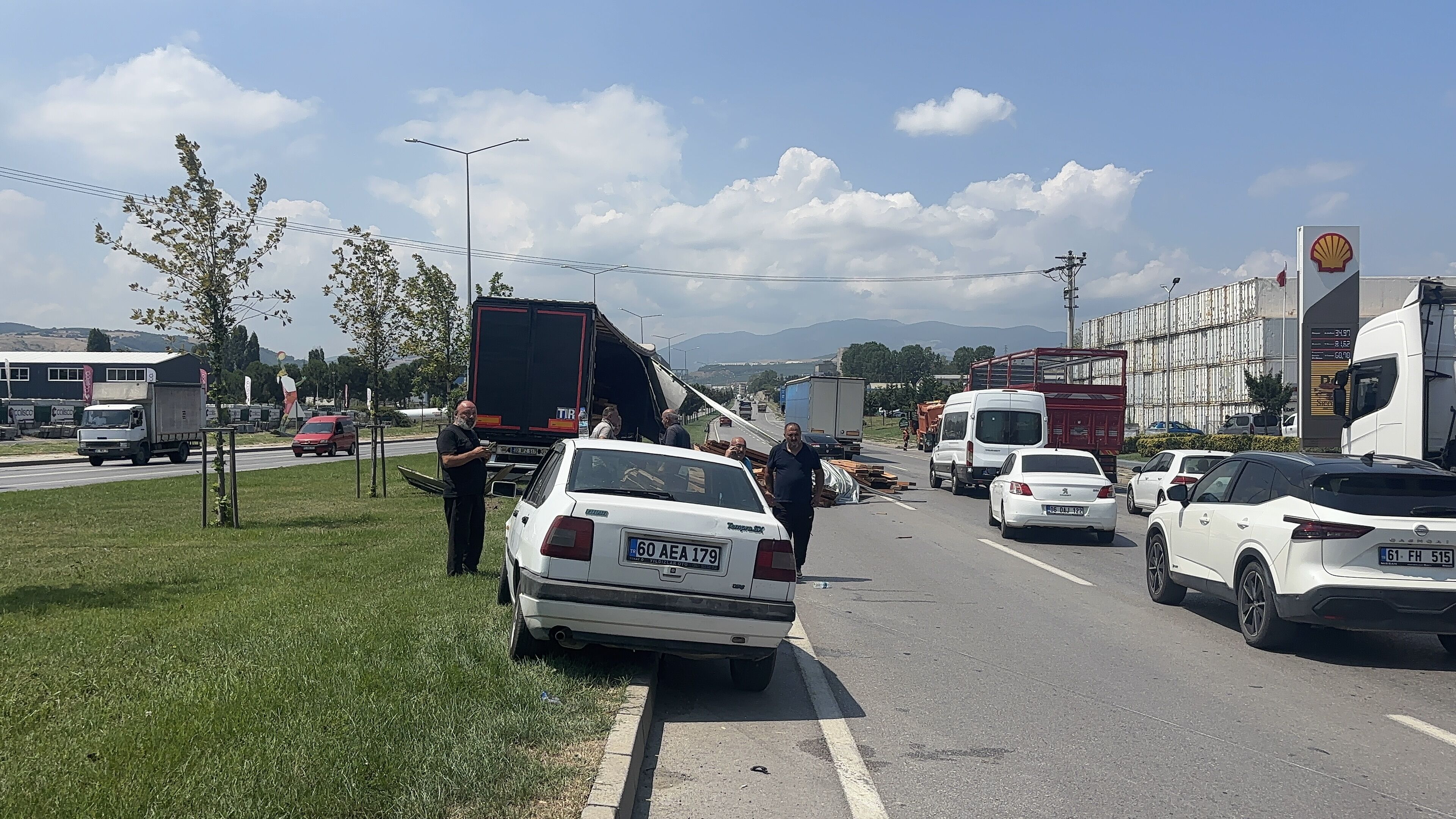 Samsun Haber: Samsun'da zincirleme kaza! Keresteler yola saçıldı