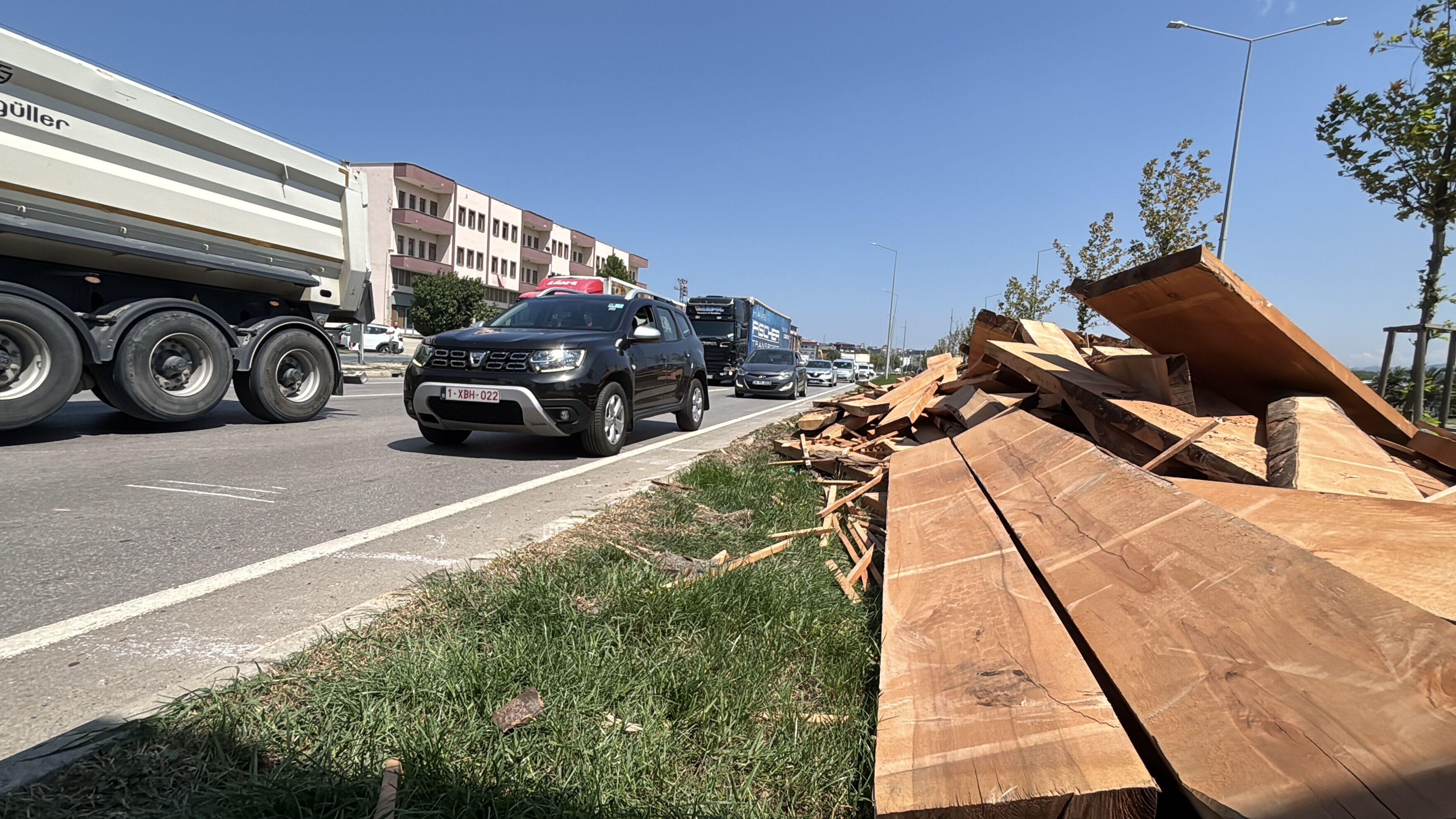 Samsun Haber: Samsun'da zincirleme kaza! Keresteler yola saçıldı