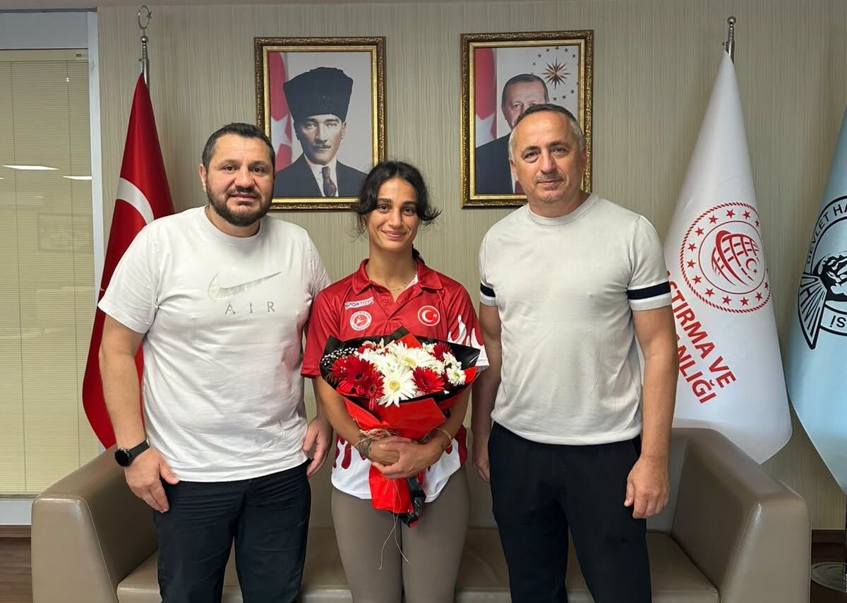 Samsun'un gururu Devrim Aydın yurda madalyayla döndü