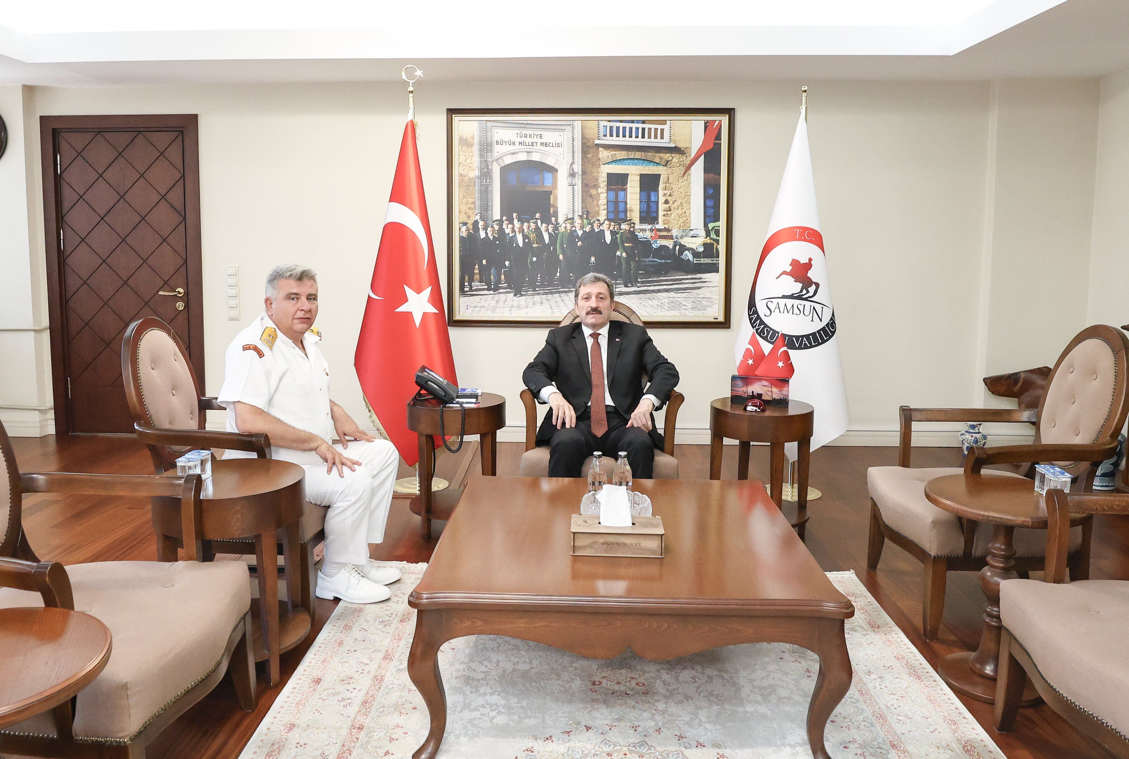 Samsun Haber. Tuğamiral Ahmet Bahadır’dan Samsun Valisi’ne veda ziyareti