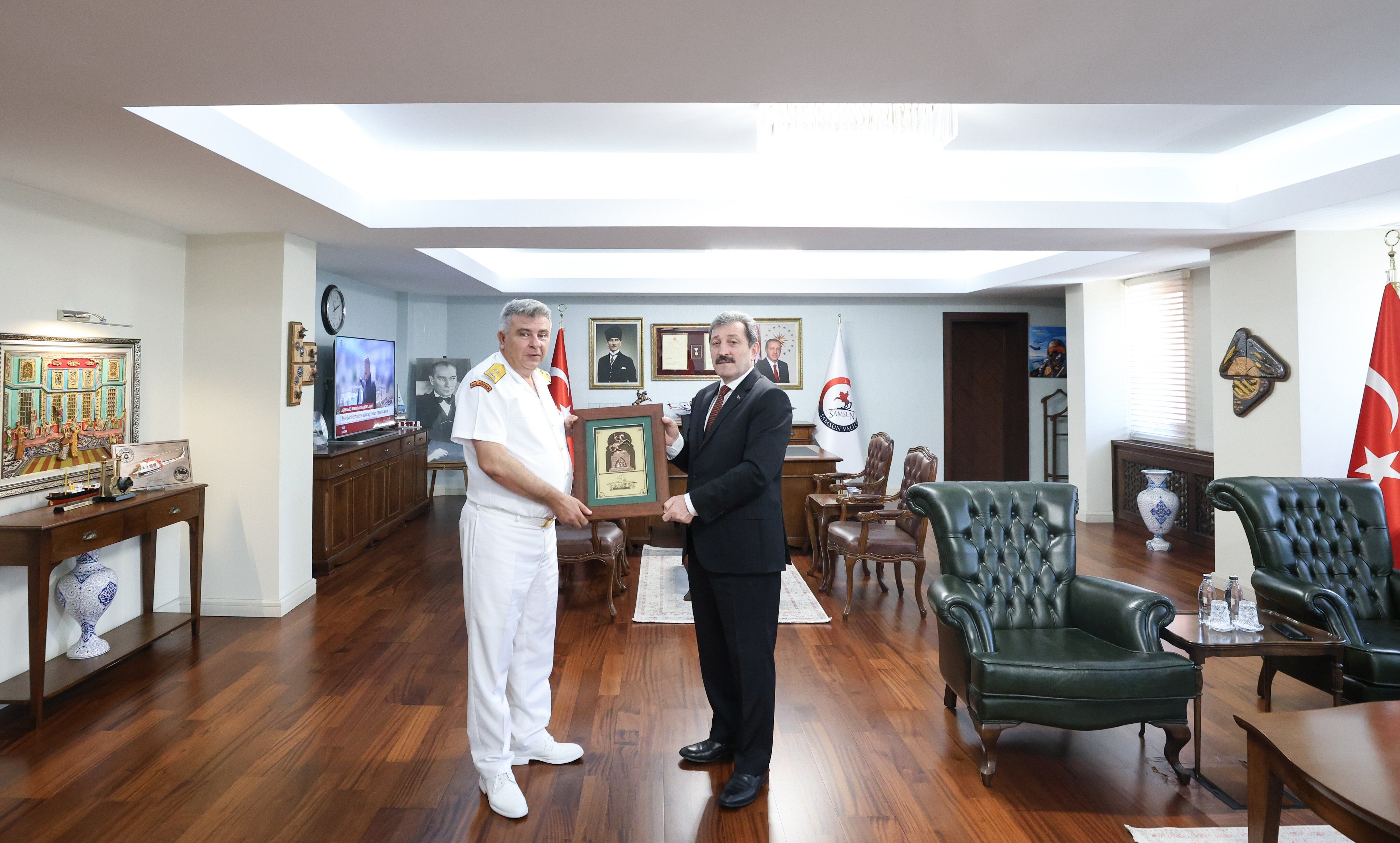 Samsun Haber. Tuğamiral Ahmet Bahadır’dan Samsun Valisi’ne veda ziyareti