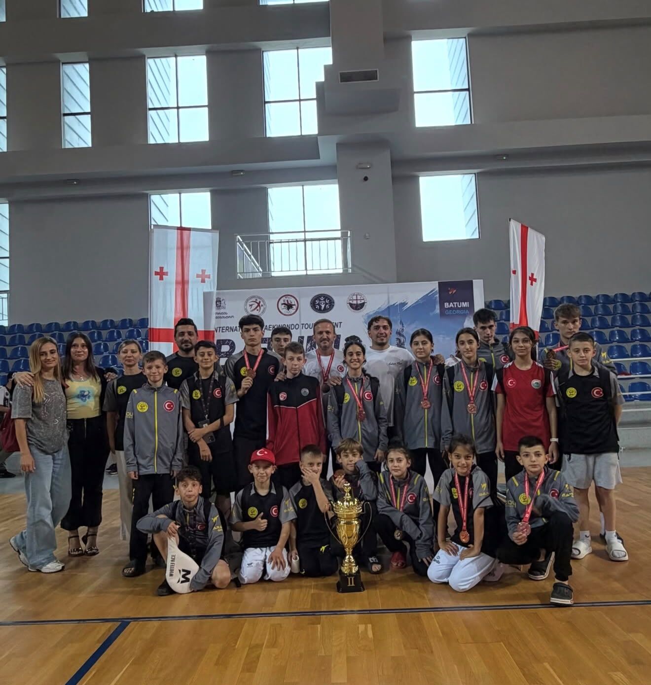 İlkadımlı tekvandocular Batum'dan 11 madalyayla döndü