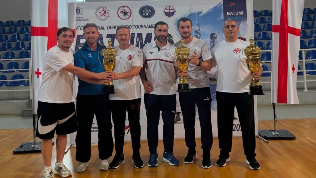 İlkadımlı tekvandocular Batum'dan 11 madalyayla döndü