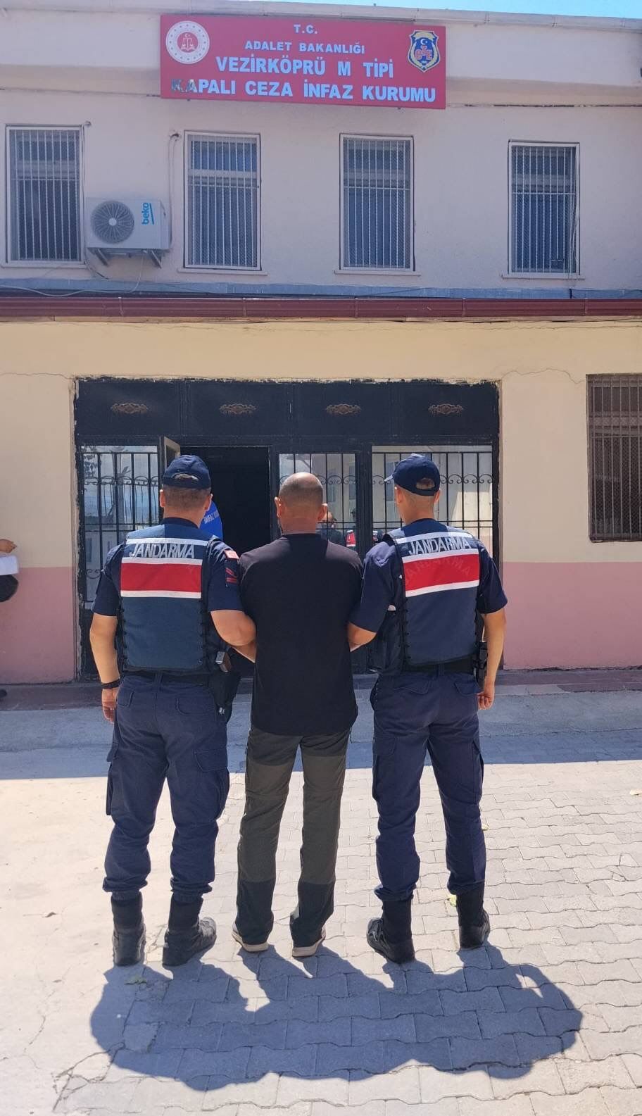 Samsun Haber: Samsun’da jandarma aranan kişiyi yol kontrolünde yakaladı!