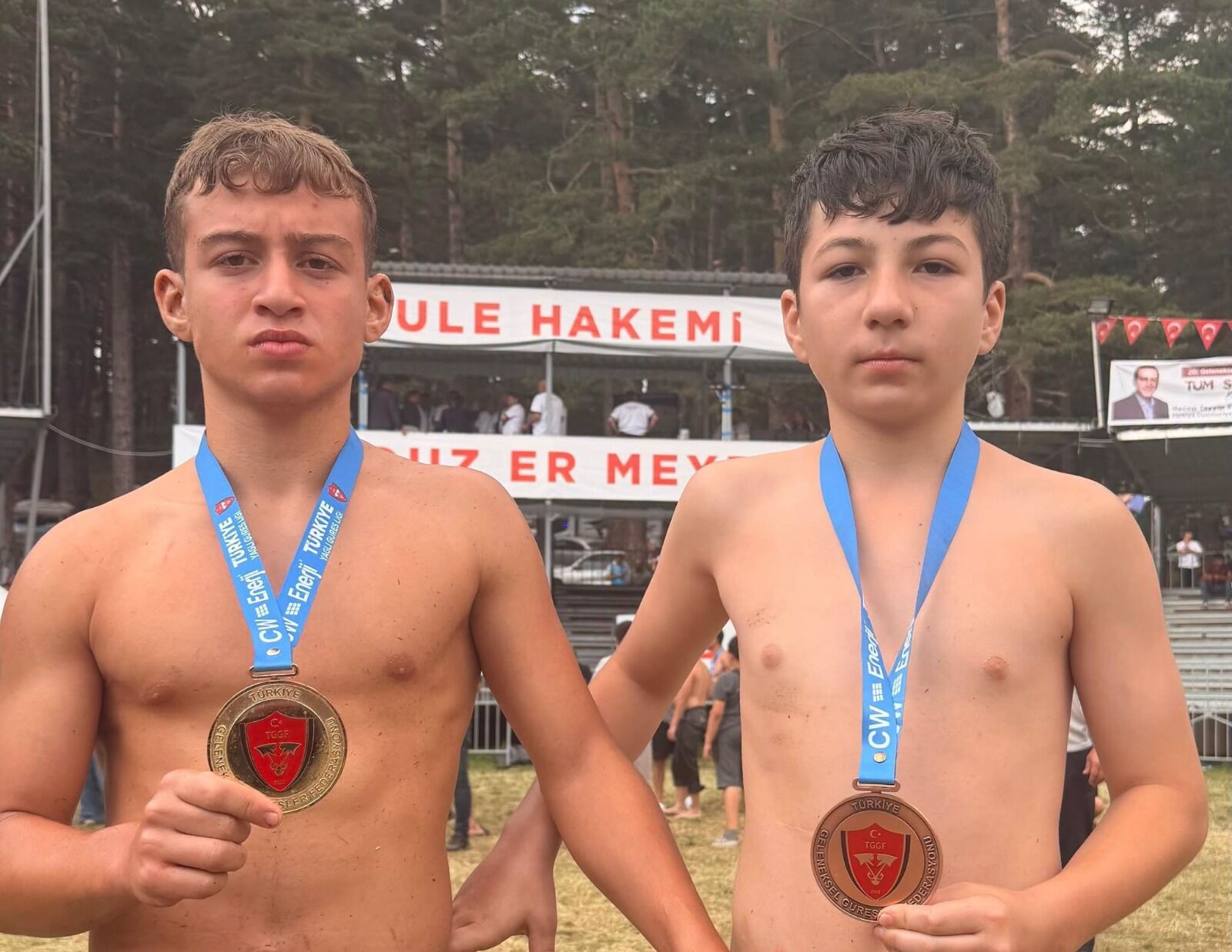 SAMSUN HABER: Samsunlu güreşçiler er meydanında fırtına gibi esti