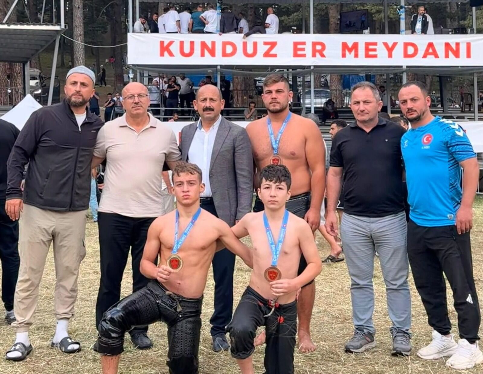 SAMSUN HABER: Samsunlu güreşçiler er meydanında fırtına gibi esti