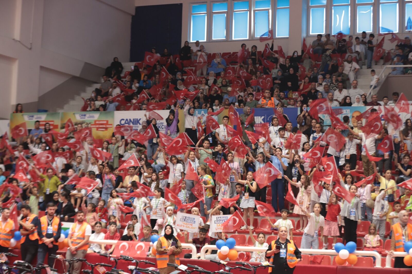 Samsun Haber: Canik'te tüm çocuklar hediyelerine kavuştu