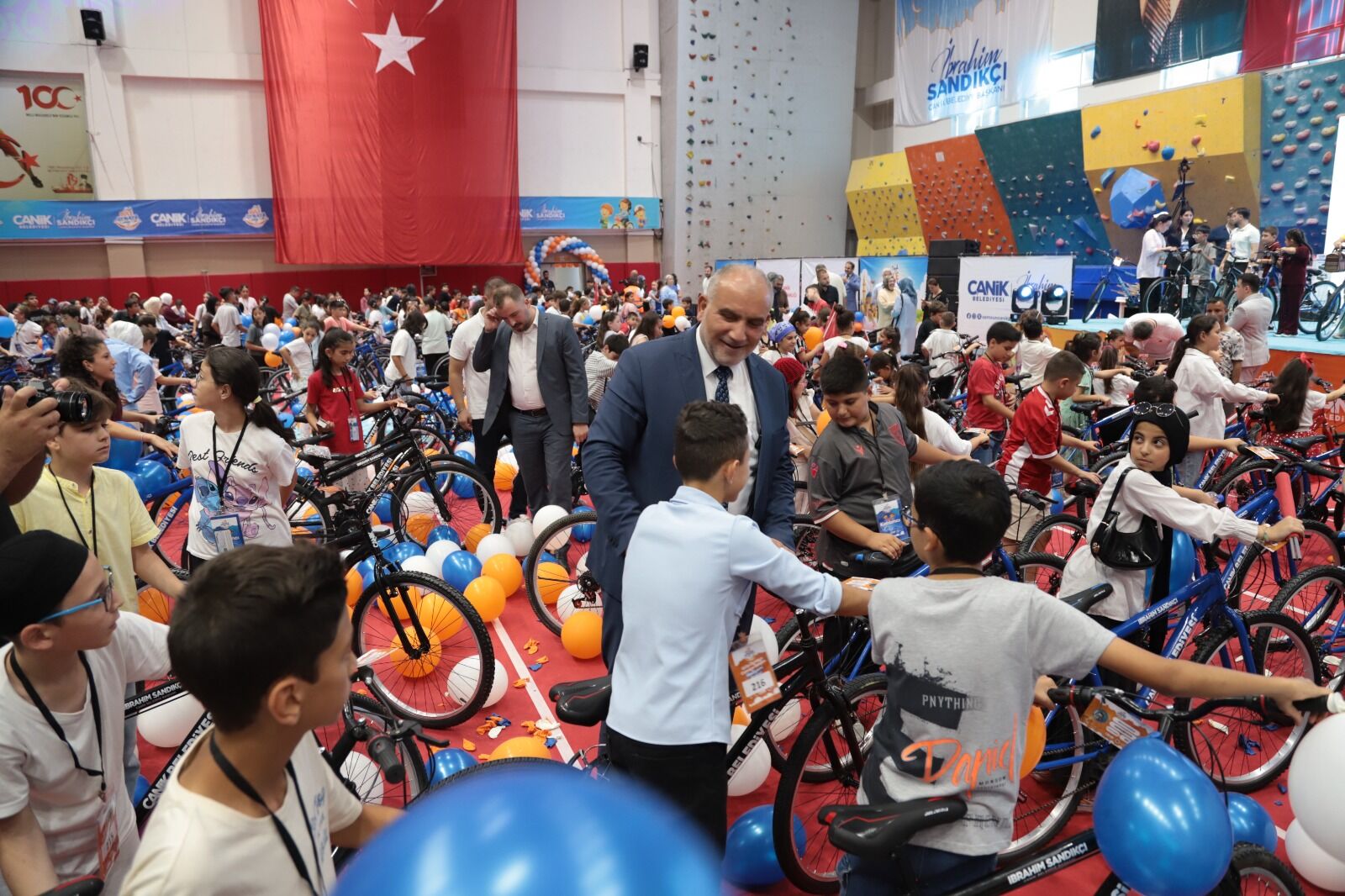 Samsun Haber: Canik'te tüm çocuklar hediyelerine kavuştu