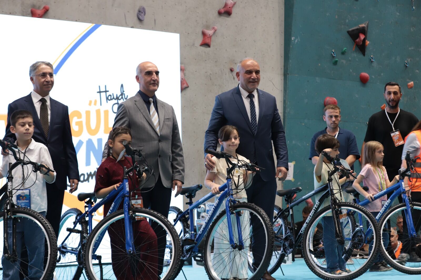 Samsun Haber: Canik'te tüm çocuklar hediyelerine kavuştu