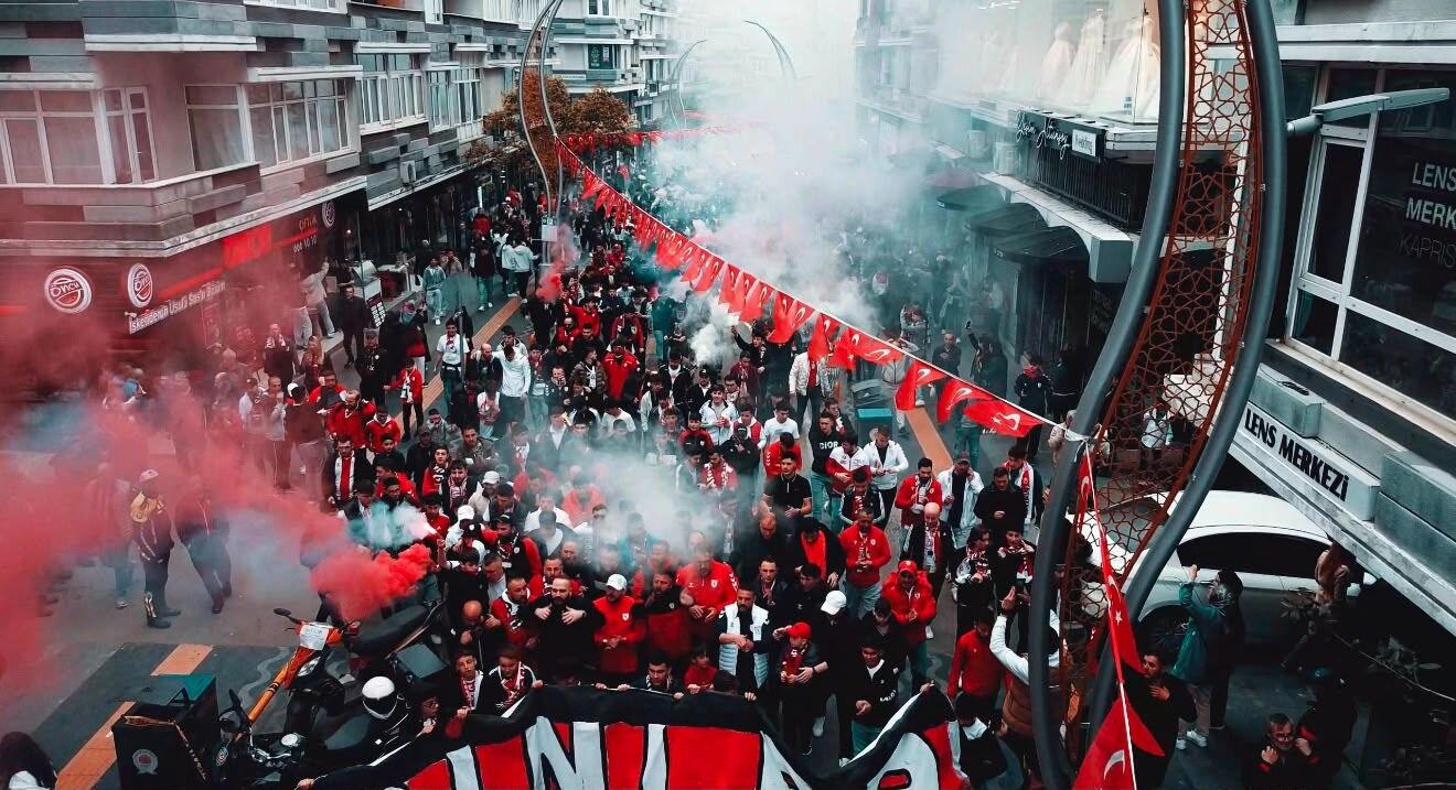 samsunspor haber: Göztepe maçı öncesi Samsun'da Şirinler'den büyük kortej!