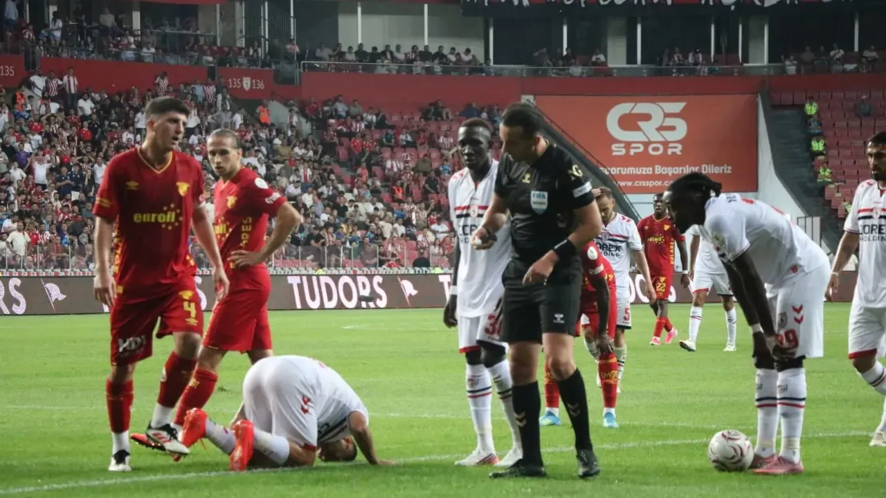 samsunspor haber: Samsunspor-Göztepe maçının VAR kayıtları açıklandı! İşte hakemler arasında geçen konuşmalar