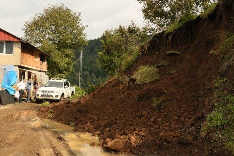 samsun haber: Samsun’da sağanak sonrası heyelan: Yollar ulaşıma kapandı