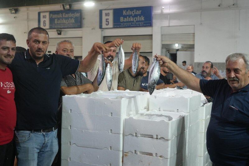 samsun haber: Balıkçılar bile şaşkın! Samsun'da hamsiden haber var