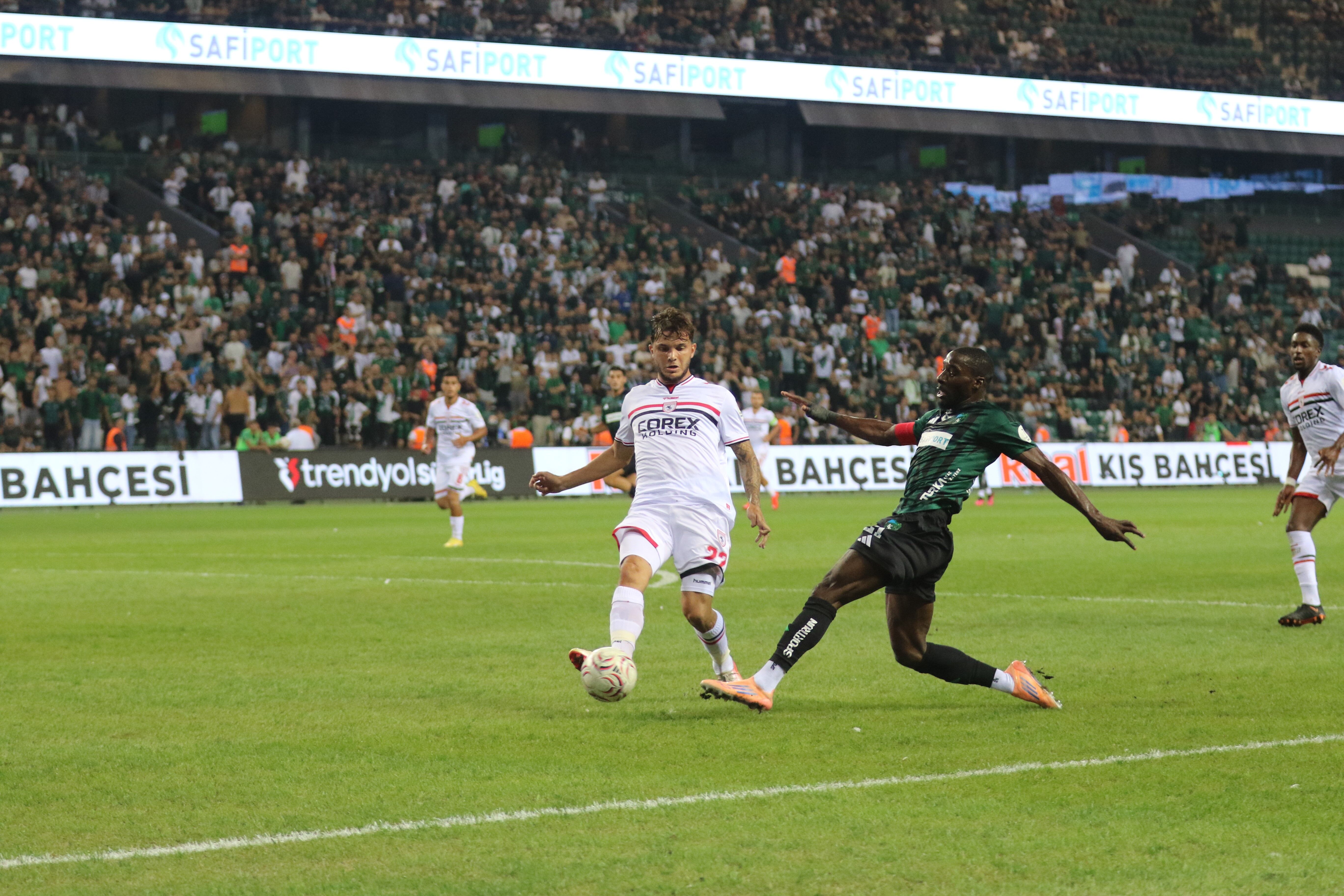 Samsunspor Haber: Samsunspor direğe takıldı! Kocaelispor ilk yarıyı önde kapattı