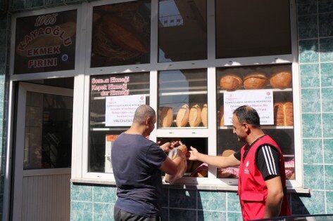 samsun haber: Samsun’da ihtiyaç sahiplerine ekmek ve ilaç desteği
