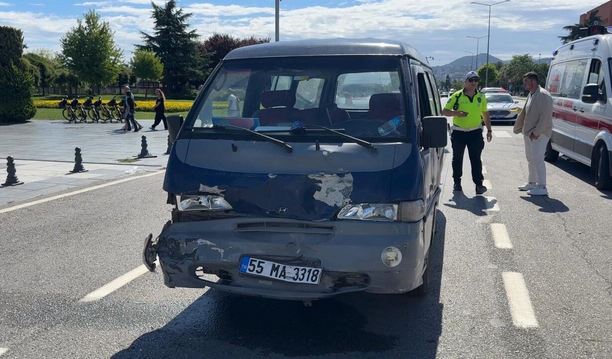 samsun haber Samsun Fuar Caddesi’nde korkutan kaza!