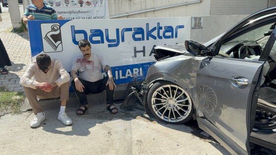 samsun haber: Samsun’da kontrolden çıkan otomobil duvara çarptı: 3 yaralı