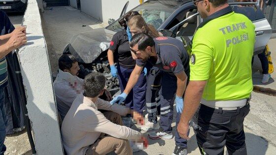 samsun haber: Samsun’da kontrolden çıkan otomobil duvara çarptı: 3 yaralı