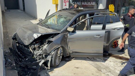 samsun haber: Samsun’da kontrolden çıkan otomobil duvara çarptı: 3 yaralı