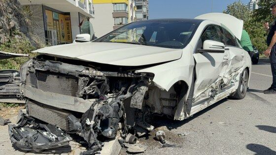 samsun haber: Samsun’da kontrolden çıkan otomobil duvara çarptı: 3 yaralı