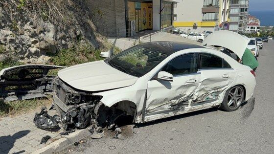 samsun haber: Samsun’da kontrolden çıkan otomobil duvara çarptı: 3 yaralı