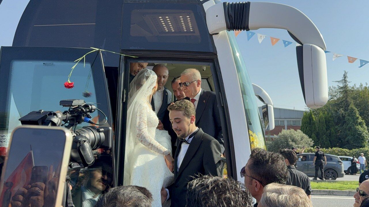 samsun haber Gelinlik ve damatlıkla Cumhurbaşkanı Erdoğan’ı beklediler! Samsun’da unutulmaz an