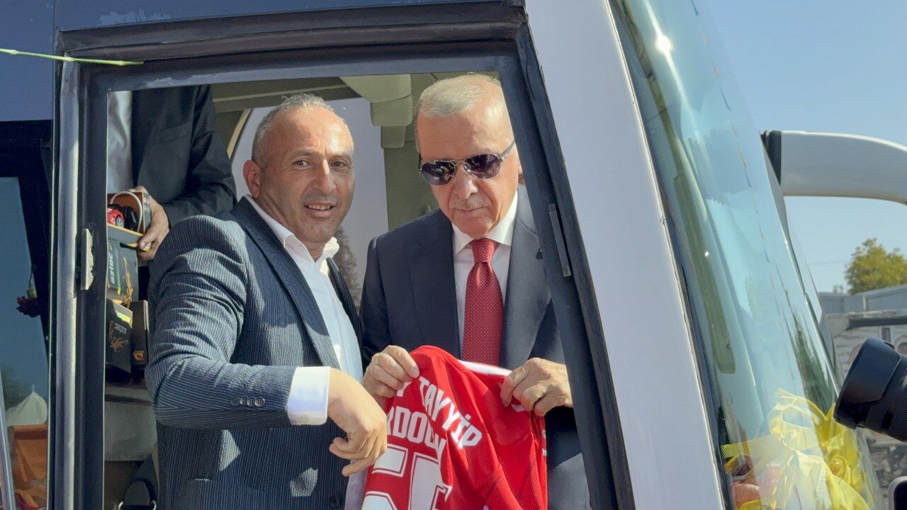 samsun haber Gelinlik ve damatlıkla Cumhurbaşkanı Erdoğan’ı beklediler! Samsun’da unutulmaz an