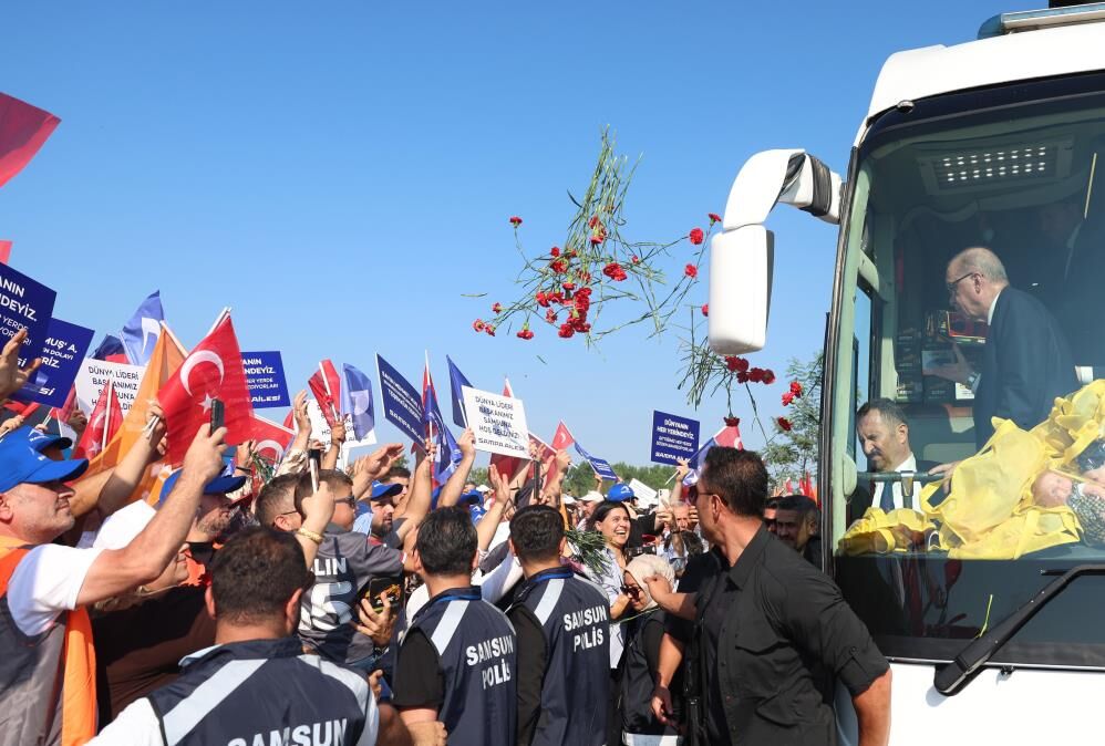 Cumhurbaşkanı Erdoğan'a Samsun'da sevgi seli
