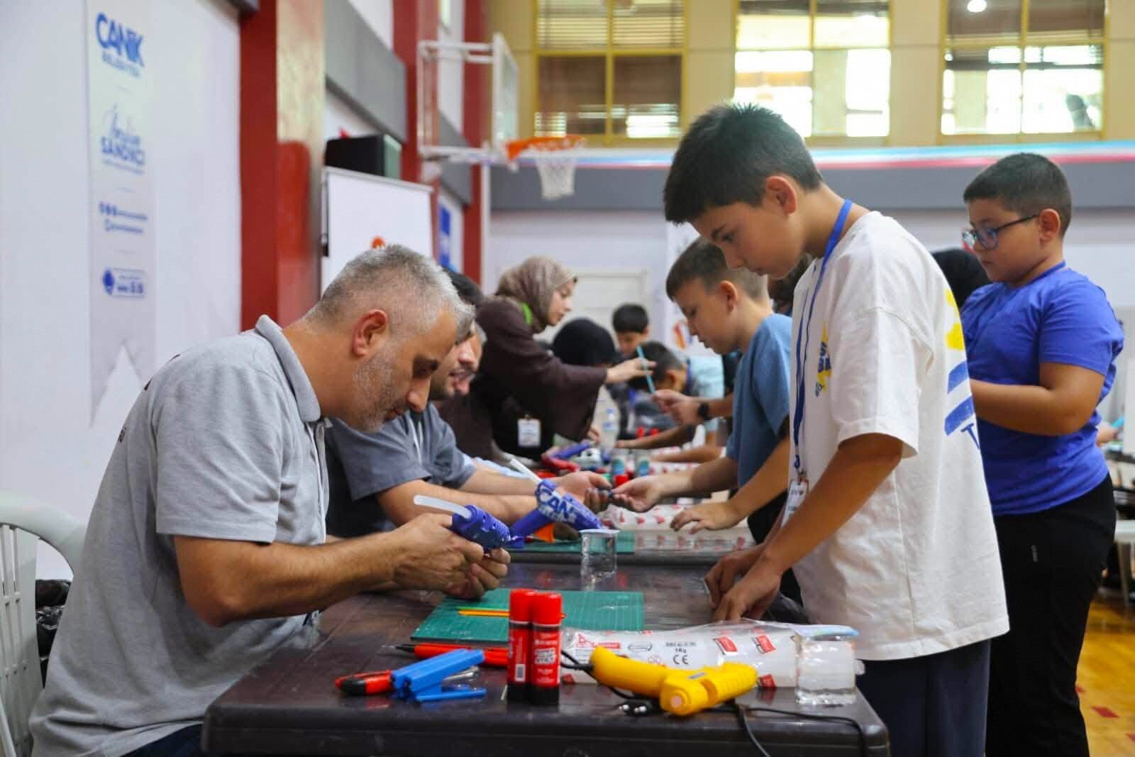 SAMSUN HABER Canik’te geleceğin bilim insanları sahneye çıktı! 