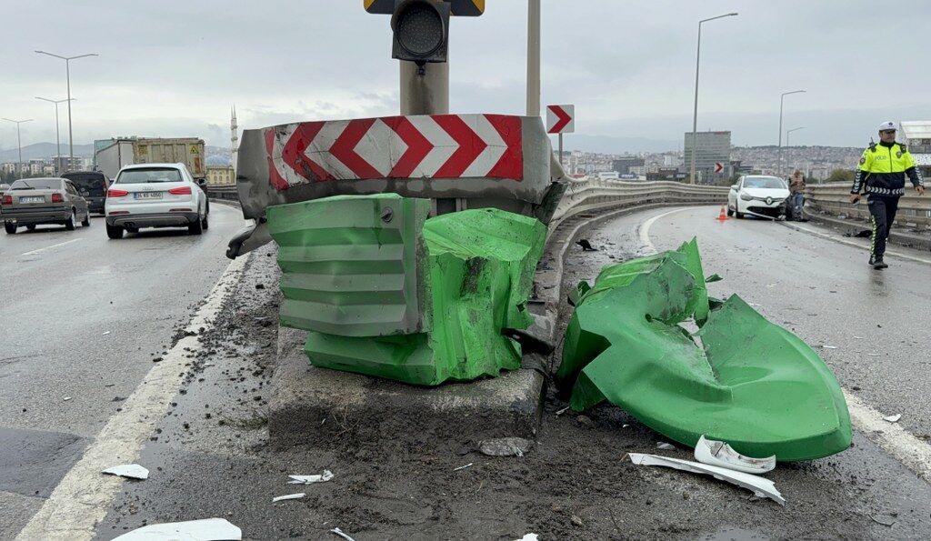 Samsun’da viyadükte kaza! İki otomobil çarpıştı