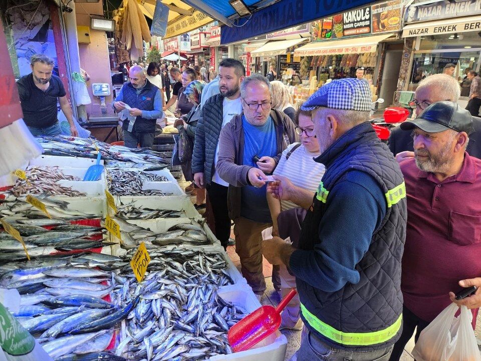 Samsun’da palamut bereketi! Almak için kuyruğa girdiler